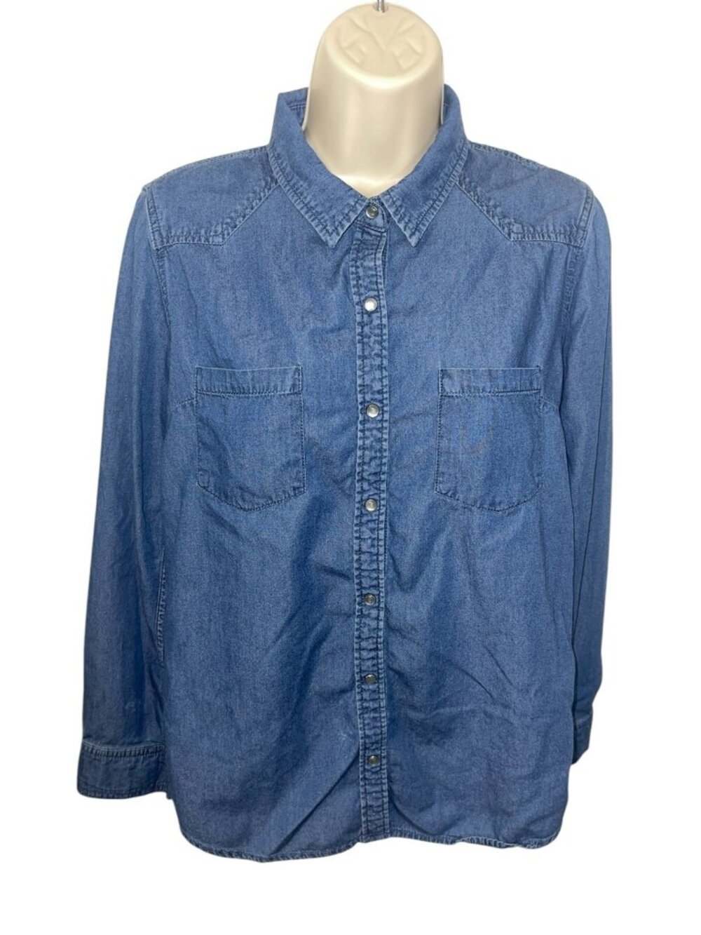 JUSTFAB Women's Size Medium Chambray Blue Snap Up Shirt